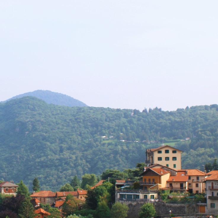 Outdoor terrace seating suitable for families in Milan